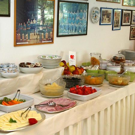 Hotel Piccolo Mondo Torbole Sul Garda Esterno foto