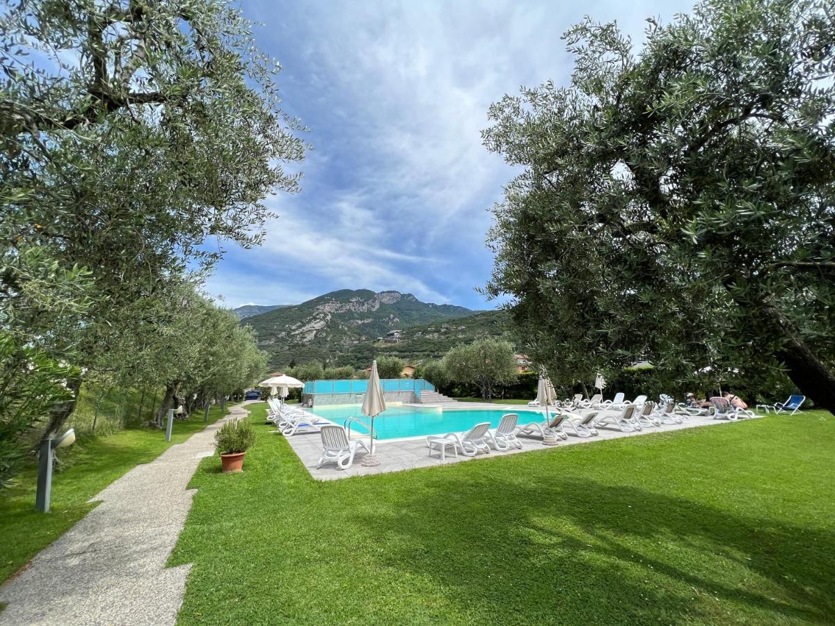 Hotel Piccolo Mondo Torbole Sul Garda Esterno foto
