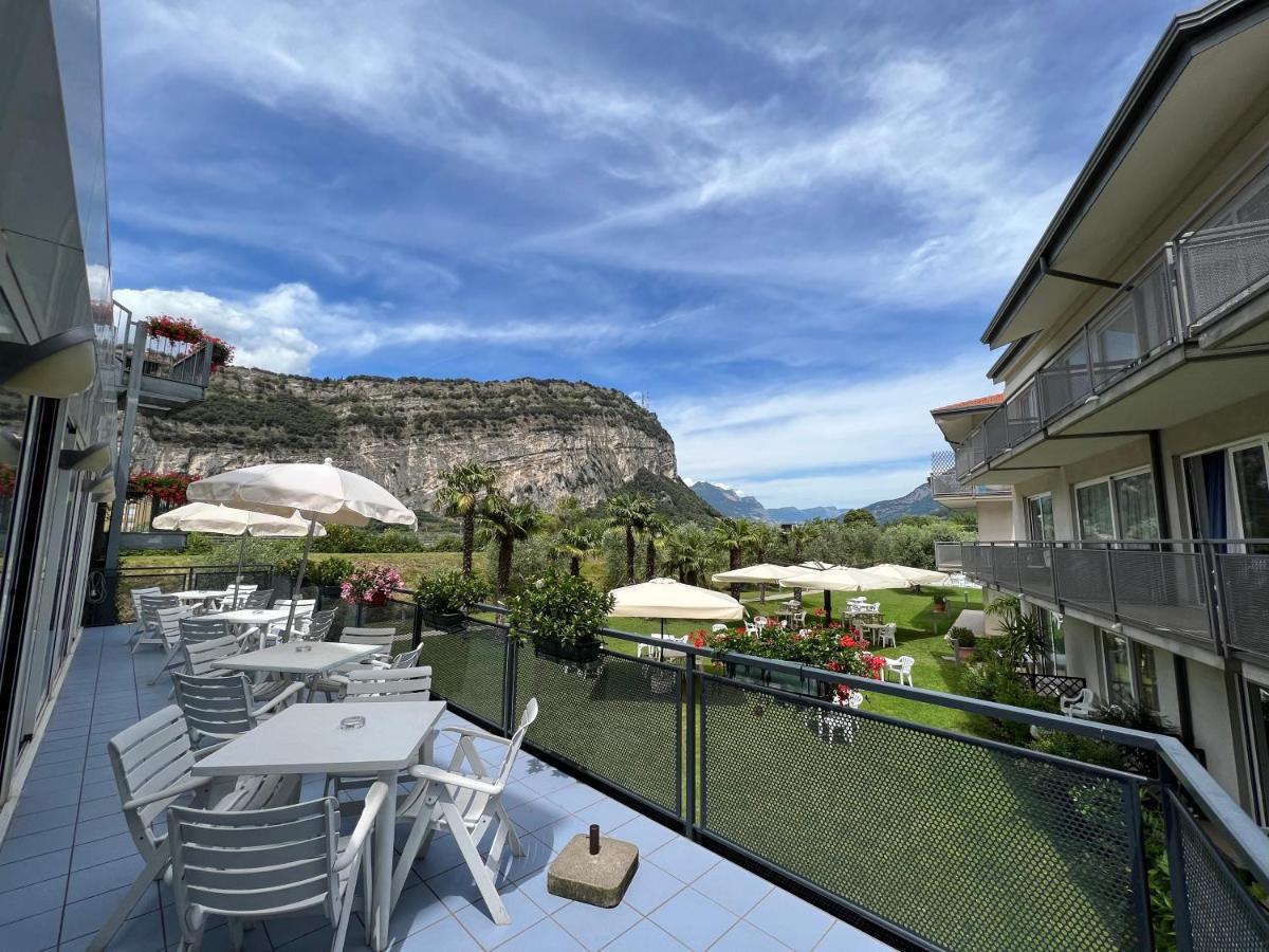 Hotel Piccolo Mondo Torbole Sul Garda Esterno foto