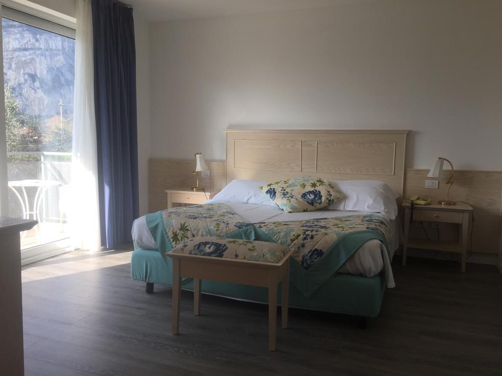 Hotel Piccolo Mondo Torbole Sul Garda Esterno foto