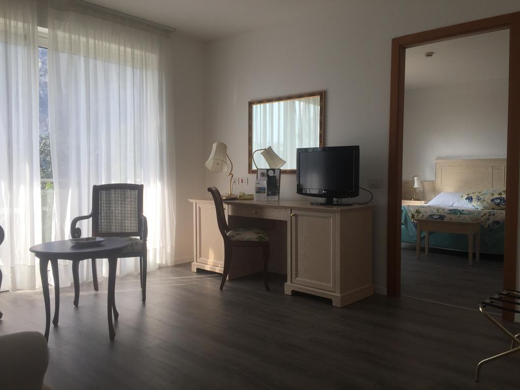 Hotel Piccolo Mondo Torbole Sul Garda Esterno foto