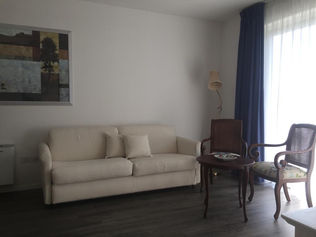 Hotel Piccolo Mondo Torbole Sul Garda Esterno foto