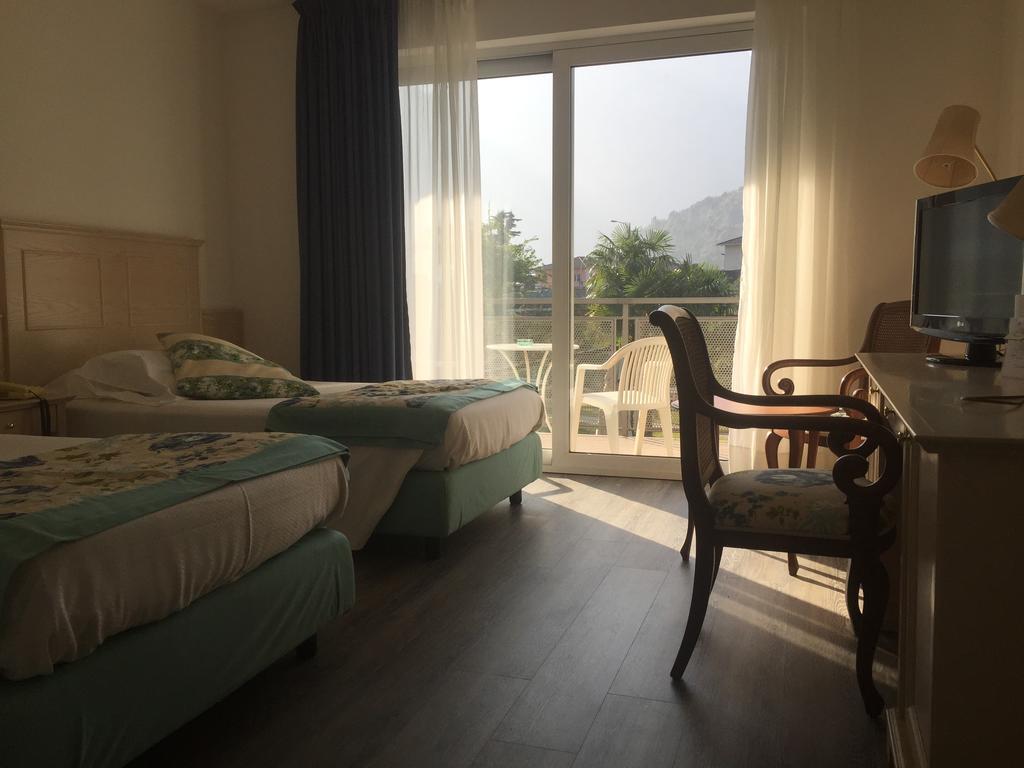 Hotel Piccolo Mondo Torbole Sul Garda Esterno foto