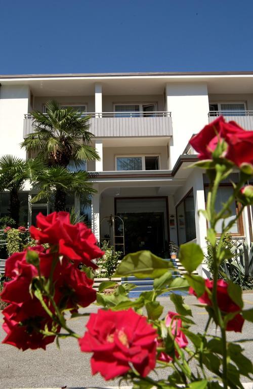Hotel Piccolo Mondo Torbole Sul Garda Esterno foto