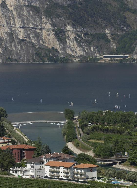 Hotel Piccolo Mondo Torbole Sul Garda Esterno foto