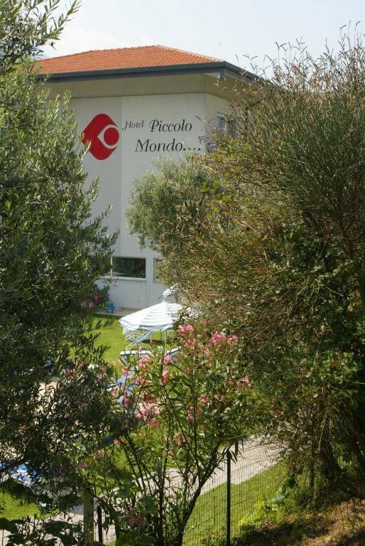 Hotel Piccolo Mondo Torbole Sul Garda Esterno foto