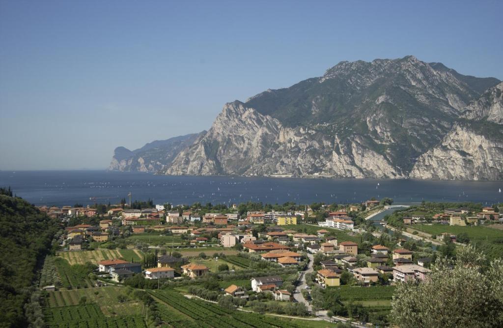 Hotel Piccolo Mondo Torbole Sul Garda Esterno foto