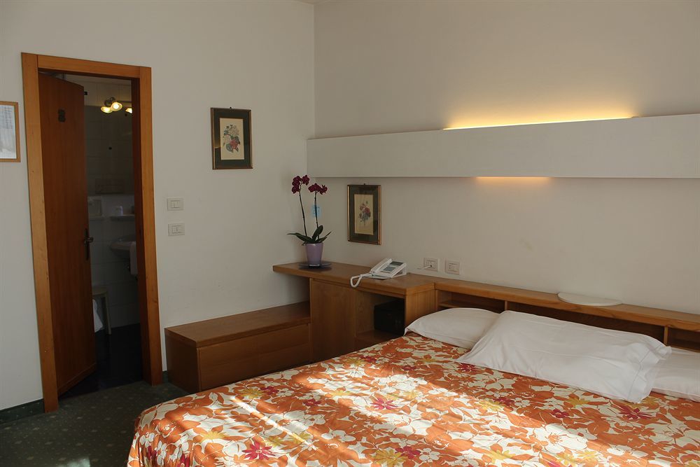 Hotel Piccolo Mondo Torbole Sul Garda Esterno foto