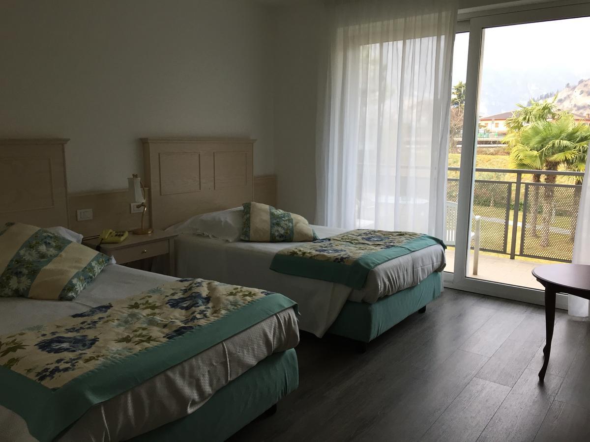 Hotel Piccolo Mondo Torbole Sul Garda Esterno foto