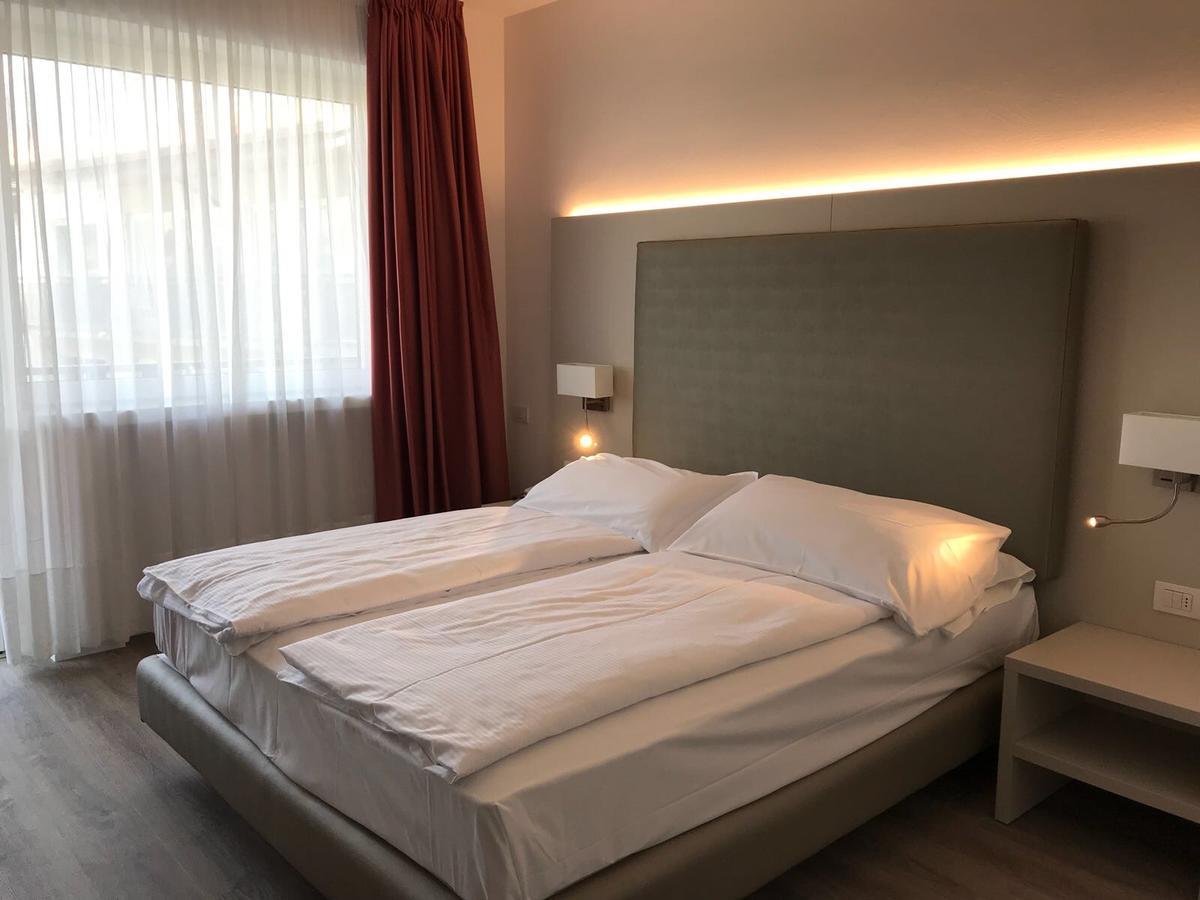 Hotel Piccolo Mondo Torbole Sul Garda Esterno foto