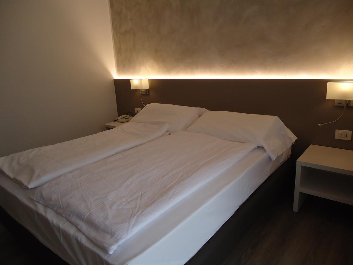 Hotel Piccolo Mondo Torbole Sul Garda Esterno foto