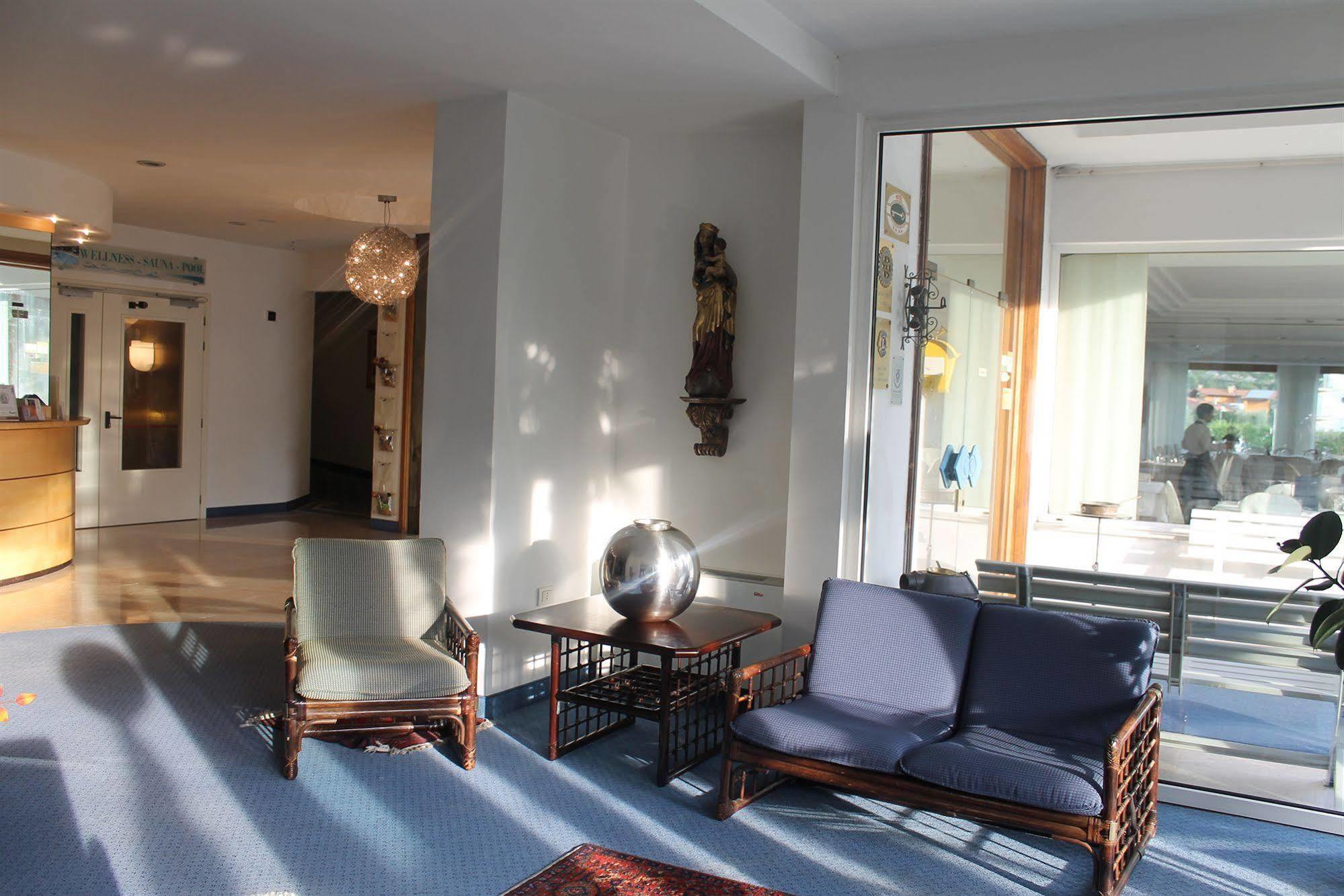 Hotel Piccolo Mondo Torbole Sul Garda Esterno foto