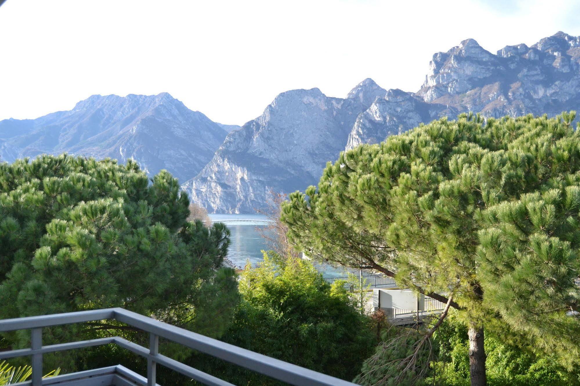 Hotel Piccolo Mondo Torbole Sul Garda Esterno foto