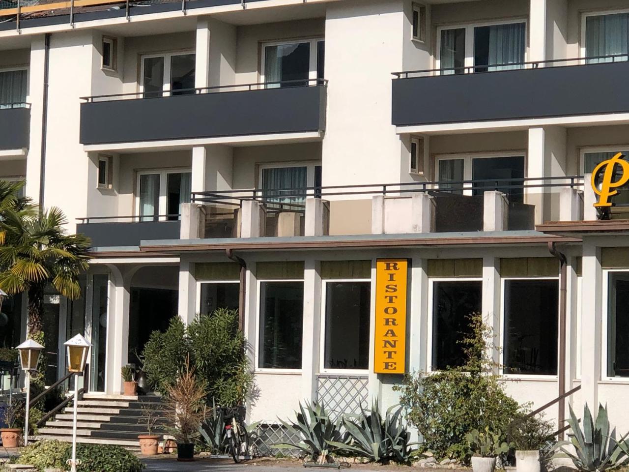 Hotel Piccolo Mondo Torbole Sul Garda Esterno foto