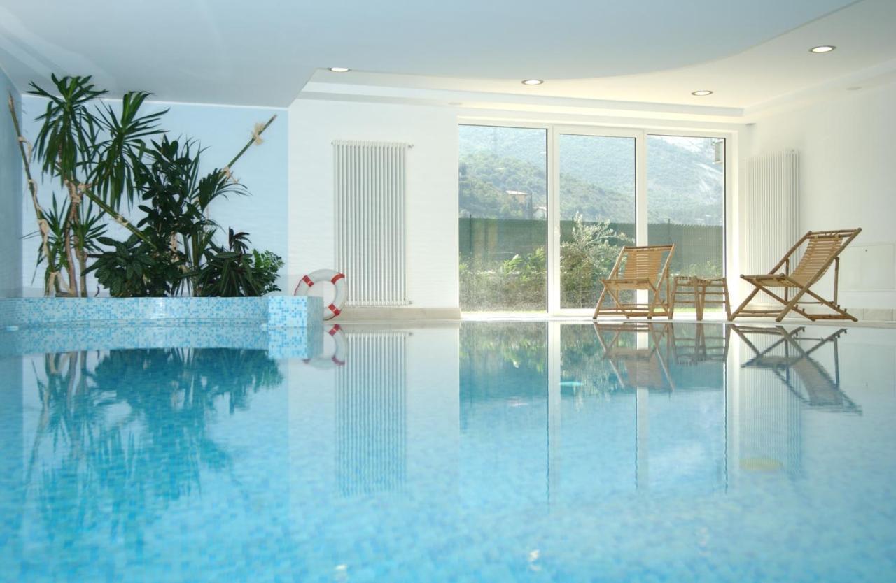 Hotel Piccolo Mondo Torbole Sul Garda Esterno foto