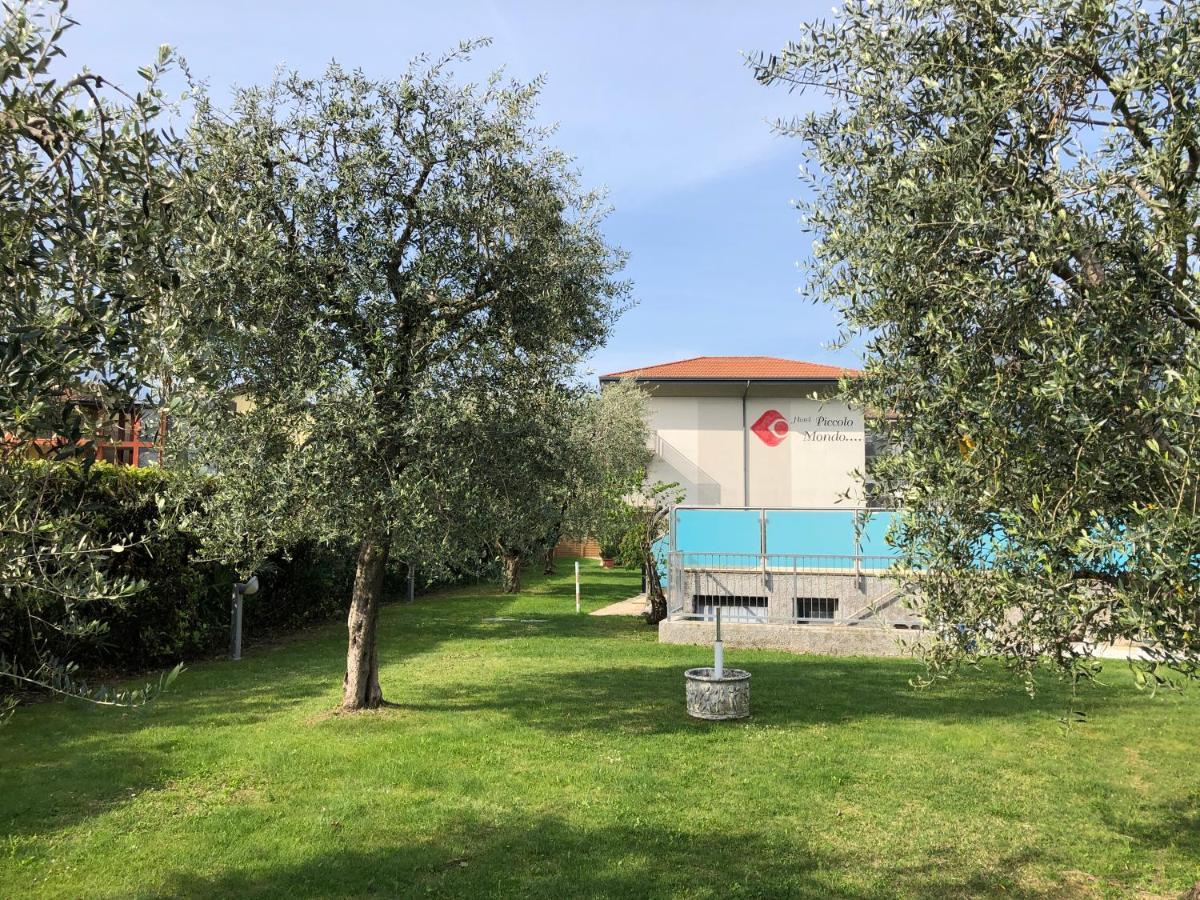 Hotel Piccolo Mondo Torbole Sul Garda Esterno foto